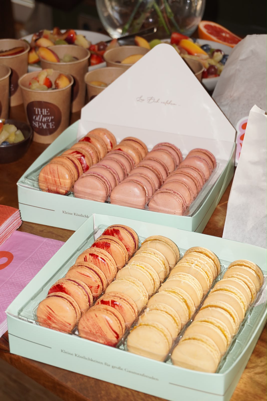 Kreativer Markenauftritt besonderes Eventcatering für Marken Premium Catering Macarons